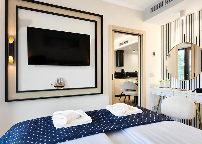 Golden Hour Apartments- Loft H 414 Svinoústí